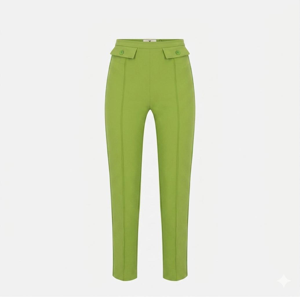Trousers in lightweight crêpe and satin fabrics