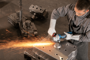 משחזת זוית בוש BOSCH GWS 17-125 CI במזוודה
