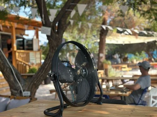 מאוורר רצפתי נטען 