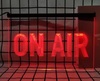 ON-AIR מנורת "בשידור" מפרספקס שקוף עם LED בצבע אדום