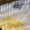 מניפות עץ עם בד לבן והדפס לוגו לחברות