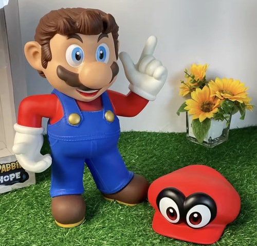 פסל Super Mario עם כובע אדום | Super Mario Collectible Figure with Red Cap