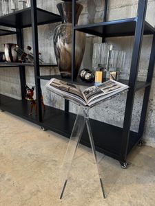 סטנד אקריליק מהמם לספרים