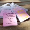מזכרות לאורחים בבריתה - ספרי תהילים קטנים בצבע ורוד עם הקדשה אישית בשקית אורגנזה וחמסיקה