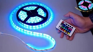 סרט לד LED RGB מחליף צבעים+שנאי ושלט Maxima