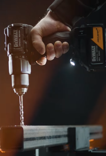 סט אימפקט בראשלס 18V + זוג סוללות 5A + מטען מהיר+מארז, DeWALT- MCLaren FORMULA 1 TEAM 