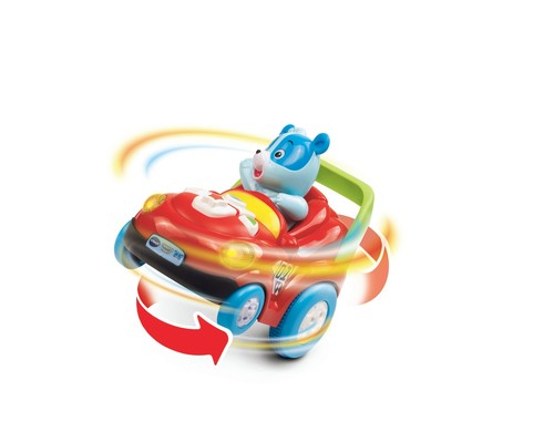 מכונית מירוץ דובי עם שלט