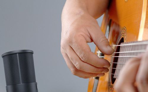 זוית נוספת M-Audio Uber Mic Professional USB Microphone