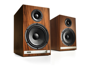 HD6 רמקול מוגבר אלחוטי צבע אגוז מבית Audioengine