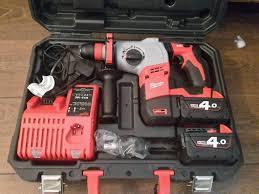 פטישון נטען ליתיום 18V דגם HD 18 HX כולל 2 סוללות MILWAUKEE 4AH