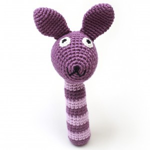 רעשן לתינוק בעבודת יד מחוט במבוק ארנבת