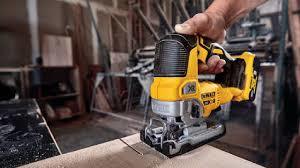 גוף מסור אנכי 18V נטען Dewalt DCS334N