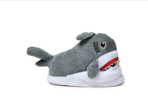  נעלי בית לחורף בעיצוב כריש Shark נותן ביס