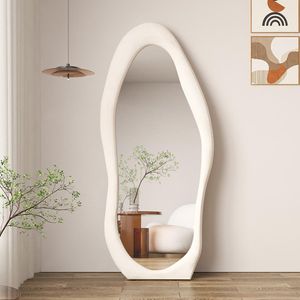 מראת גוף אמורפית עומדת 60×160 ס"מ עם מסגרת קטיפה לבן איבורי – מראה מעוצבת לחדר שינה ולסלון