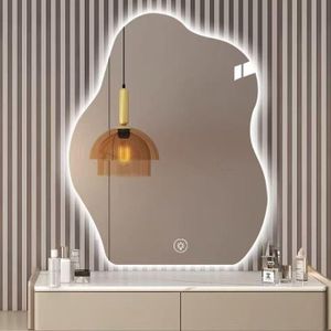 מראה אמורפית עם תאורת LED 50×70 ס"מ – מראת קיר מעוצבת לאמבטיה ולפינת איפור