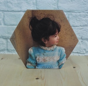 תמונה על בלוק עץ בצורת משושה 20 ס"מ 