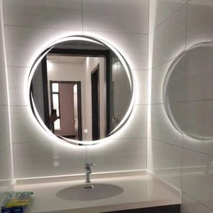 מראה עגולה מעוצבת עם תאורת LED 60 ס"מ – מראת קיר יוקרתית לאמבטיה ולפינת איפור