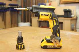 גוף מברגת גבס ללא פחמים 18V DCF620 מבית DEWALT