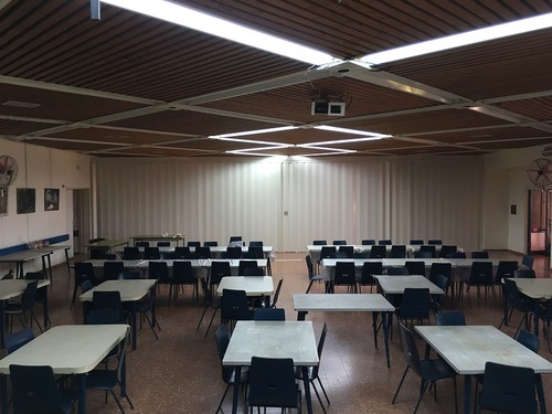 דלת הרמוניקה מתקפלת תוצרת איטליה בעלת מבנה כוורת פנימי איכותית וחזקה במיוחד, במגוון צבעי עץ מודפס בטכנולוגיית הדפסה D3 בעלת מראה ייחודי ובלעדי, כולל התאמה אישית למידות הלקוח, רוחב 74 ס