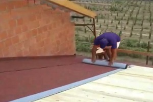 יריעות איטום ובידוד צבעוניות נדבקות