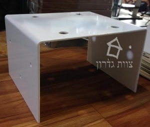 תושבת רצפה בגימור לבן