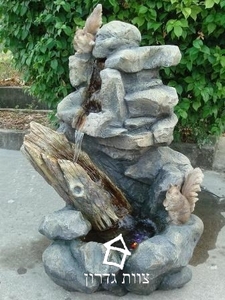 מזרקת מים לגינה עם בול עץ וסנאים 36-35