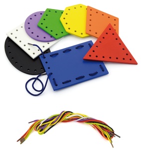 השחלת שרוכים - 8 צורות עץ ושרוכים בקופסת עץ מהודרת