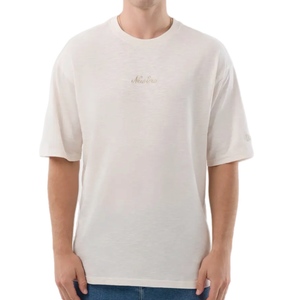 חולצה NEW ERA מידות XS-XXL לגברים בגוון קרם עם לוגו זהב