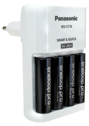 מטען מהיר Panasonic ו-4 סוללות נטענות eneloop AA 2450mAh
