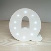 מנורת לילה עם תאורת לד LED מעוצבת בצורת האות Q