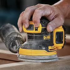 גוף מלטשת אקצנטרית נטענת דגם DCW210N מבית DeWALT 