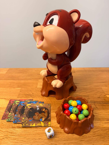 משחק חברה צ'רלי הסנאי (תאכילו אותו מהר לפני שהוא ישתגע)