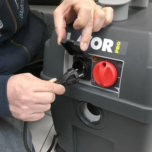 שואב אבק 27 ליטר PRO WORKER EM תוצרת LAVOR