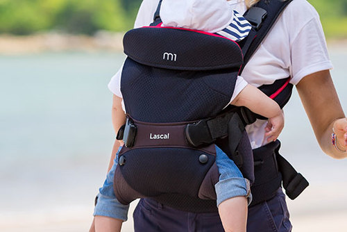 מנשא לתינוק עם 3 תנוחות נשיאה M1 צבע שחור/כחול