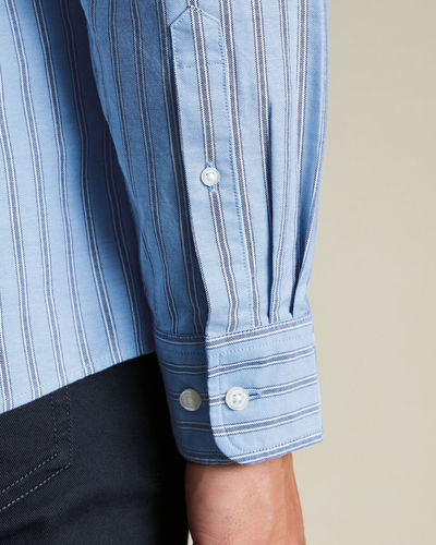 חולצה כחולה גזרת סלים פיט -Blue double stripe button-down stretch washed Oxford slim fit