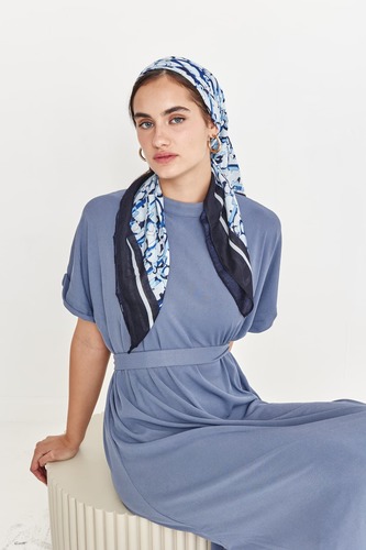 מרובעת קטנה אמילי כחולה