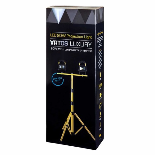 שני פרוז’קטורים LED 30W על חצובה כל פנס 15W