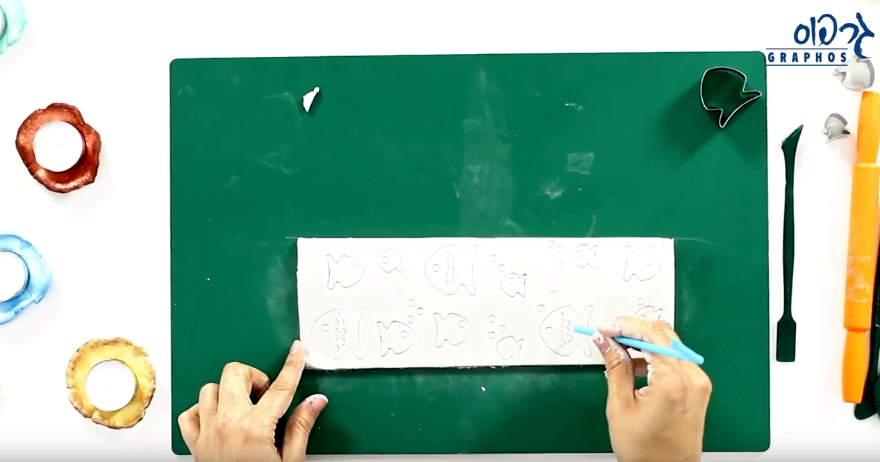 שלב ראשון בהכנת החנוכייה 