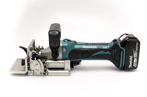 מחבר ביסקוויטים נטען 18V Makita גוף בלבד להב 100 מ״מ מהירות 6500 סל״ד כושר חיתוך 20 מ״מ משקל 3 ק״ג