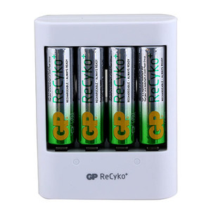 מטען USB + רביעיית סוללות GP ReCyko AA C4