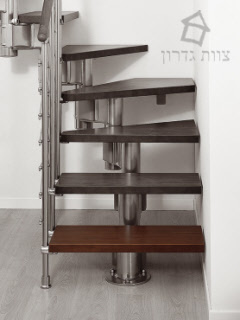 גרם מדרגות עץ | מדרגות פנים ספירליות דגם LONG