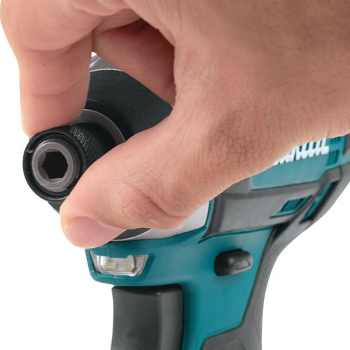 מברגת אימפקט Makita DTD152Z - כלי מקצועי קומפקטי עם תאורת LED כפולה ואחיזה ארגונומית לעבודות הברגה מדויקות