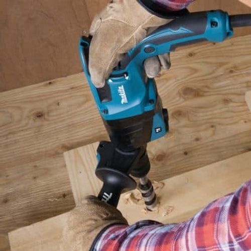 פטישון Makita HR2630X1 - פטישון SDS Plus מקצועי 800 וואט עם מזוודת אביזרים עשירה, מתאים לקידוח בבטון מתכת ועץ ועבודות ביטול