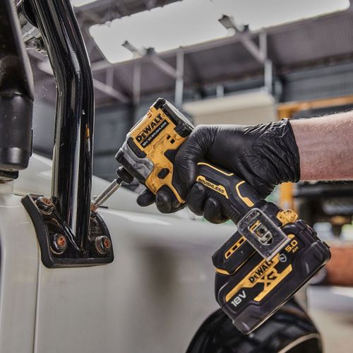מברגת אימפקט נטענת DEWALT DCF850N 18V XR ATOMIC - גוף קומפקטי 101 מ