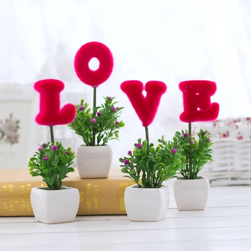 עציץ עם אותיות LOVE אהבה | צבע אדום 