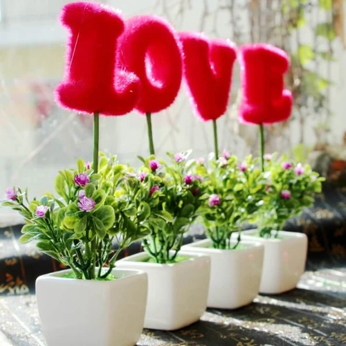 עציץ עם אותיות LOVE אהבה | צבע אדום 