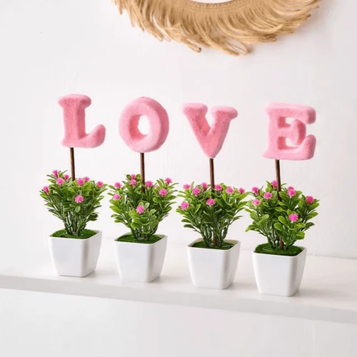 עציץ עם אותיות LOVE אהבה | צבע ורוד 