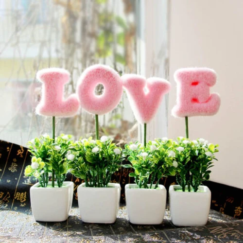 עציץ עם אותיות LOVE אהבה | צבע ורוד 