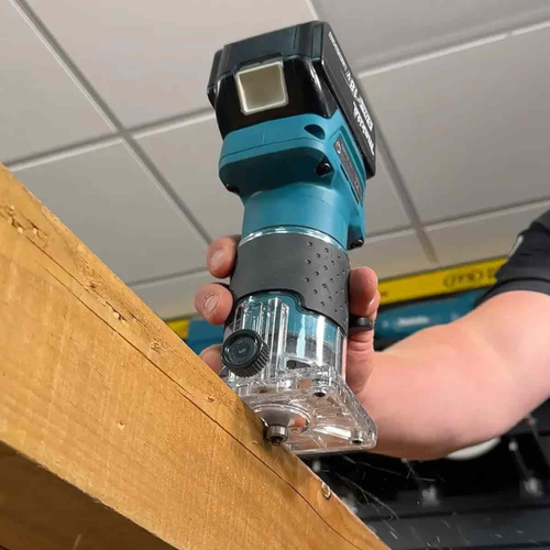 ראוטר טרימר נטען 18V Makita DRT52Z Brushless גוף בלבד עומק כרסום 42 מ״מ קולטות 6 מ״מ ו 6.35 מ״מ 
