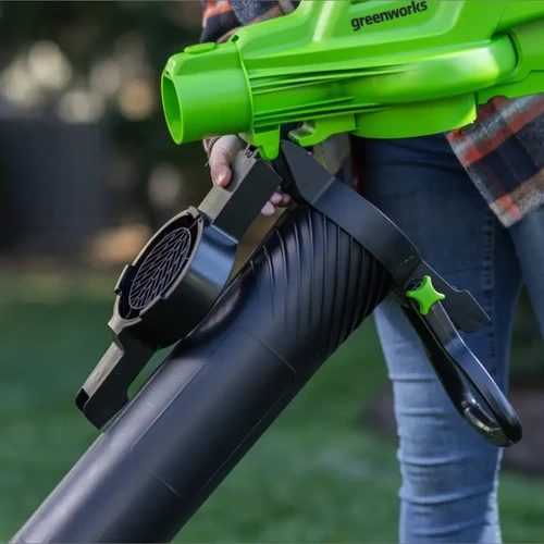 מפוח שואב עלים Greenworks 48V עם מערכת המרה מהירה בין מצב ניפוח למצב שאיבה ואיסוף עלים